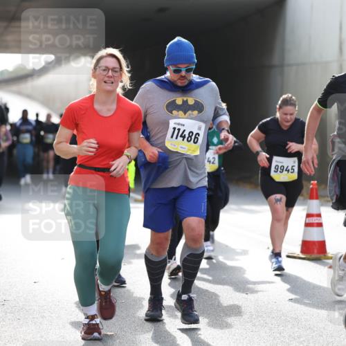 05.10.2025 - 20. swb-Marathon Bremen Michael Strokosch http://msf.ph/oto/9207932 05.10.2025 11:02:44 Laufen 11486, 42, 9945, 17 meine-sportfotos.de