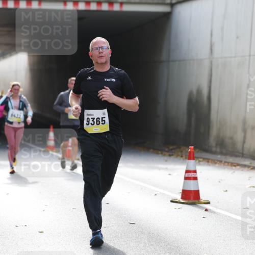 05.10.2025 - 20. swb-Marathon Bremen Michael Strokosch http://msf.ph/oto/9207936 05.10.2025 10:55:55 Laufen 8432, 9365 meine-sportfotos.de