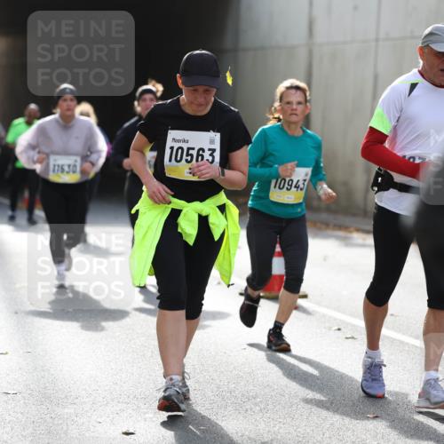 05.10.2025 - 20. swb-Marathon Bremen Michael Strokosch http://msf.ph/oto/9207944 05.10.2025 11:02:47 Laufen 05, 11630, 10563, 10943, 17413 meine-sportfotos.de