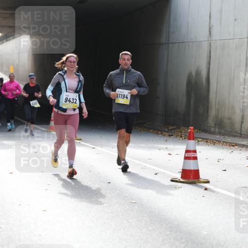 05.10.2025 - 20. swb-Marathon Bremen Michael Strokosch http://msf.ph/oto/9207948 05.10.2025 10:55:57 Laufen 10558, 1145, 0508, 938, 9432, 11194 meine-sportfotos.de