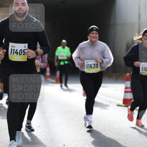 05.10.2025 - 20. swb-Marathon Bremen Michael Strokosch http://msf.ph/oto/9207951 05.10.2025 11:02:49 Laufen 11405, 11530, 11056 meine-sportfotos.de