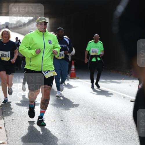05.10.2025 - 20. swb-Marathon Bremen Michael Strokosch http://msf.ph/oto/9207962 05.10.2025 11:02:52 Laufen 10315, 554, 9001 meine-sportfotos.de