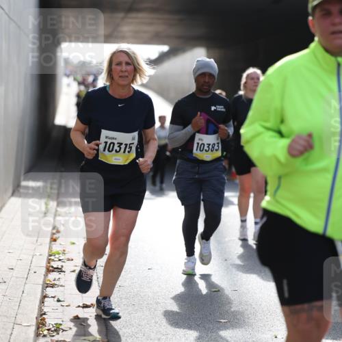 05.10.2025 - 20. swb-Marathon Bremen Michael Strokosch http://msf.ph/oto/9207965 05.10.2025 11:02:53 Laufen 10315, 10383, 771 meine-sportfotos.de