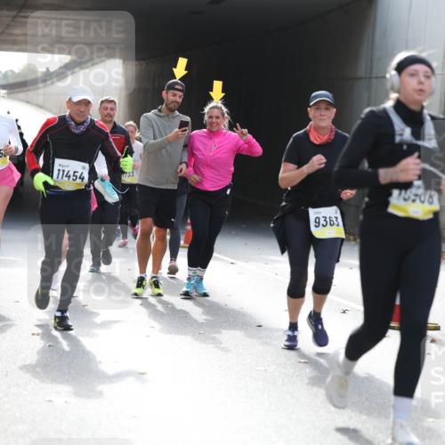 05.10.2025 - 20. swb-Marathon Bremen Michael Strokosch http://msf.ph/oto/9207966 05.10.2025 10:56:02 Laufen 95, 1055, 11454, 1733, 9363, 15208 meine-sportfotos.de