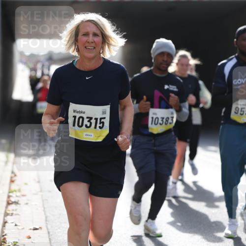 05.10.2025 - 20. swb-Marathon Bremen Michael Strokosch http://msf.ph/oto/9207972 05.10.2025 11:02:54 Laufen 10315, 10383, 9554 meine-sportfotos.de