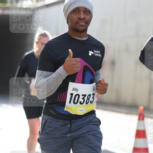 05.10.2025 - 20. swb-Marathon Bremen Michael Strokosch http://msf.ph/oto/9207979 05.10.2025 11:02:56 Laufen 10383, 9 meine-sportfotos.de