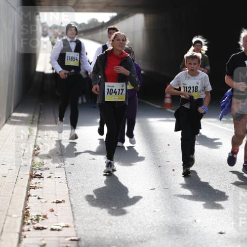 05.10.2025 - 20. swb-Marathon Bremen Michael Strokosch http://msf.ph/oto/9207989 05.10.2025 11:02:59 Laufen 11654, 10417, 11218, 112, 11526 meine-sportfotos.de