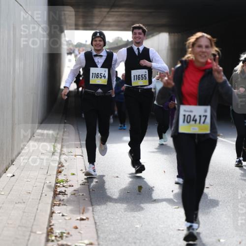 05.10.2025 - 20. swb-Marathon Bremen Michael Strokosch http://msf.ph/oto/9207997 05.10.2025 11:03:00 Laufen 11654, 11655, 10417, 1121 meine-sportfotos.de