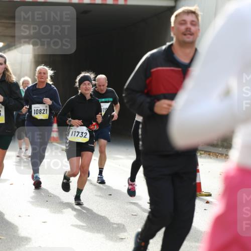 05.10.2025 - 20. swb-Marathon Bremen Michael Strokosch http://msf.ph/oto/9207999 05.10.2025 10:56:07 Laufen 10083, 98, 8, 9516, 10821, 11732 meine-sportfotos.de