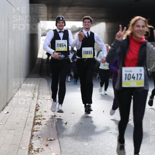 05.10.2025 - 20. swb-Marathon Bremen Michael Strokosch http://msf.ph/oto/9208000 05.10.2025 11:03:01 Laufen 11654, 11655, 1024, 10417 meine-sportfotos.de