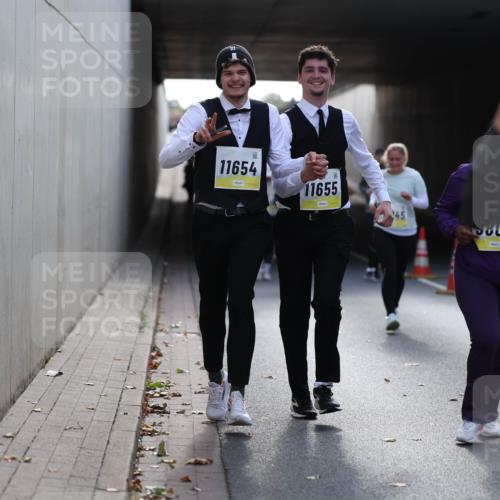 05.10.2025 - 20. swb-Marathon Bremen Michael Strokosch http://msf.ph/oto/9208004 05.10.2025 11:03:02 Laufen 11654, 11655, 245, 0804, 10, 10 meine-sportfotos.de