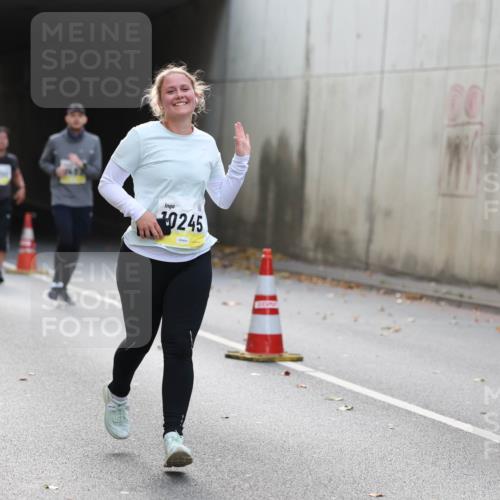 05.10.2025 - 20. swb-Marathon Bremen Michael Strokosch http://msf.ph/oto/9208013 05.10.2025 11:03:06 Laufen 0245 meine-sportfotos.de