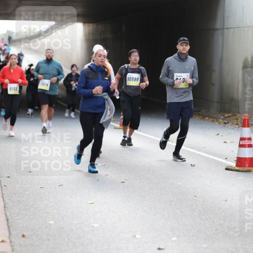 05.10.2025 - 20. swb-Marathon Bremen Michael Strokosch http://msf.ph/oto/9208019 05.10.2025 11:03:07 Laufen 11614, 9185, 10998, 0 meine-sportfotos.de