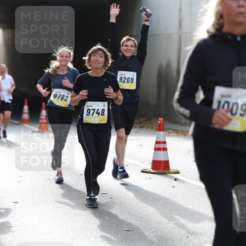 05.10.2025 - 20. swb-Marathon Bremen Michael Strokosch http://msf.ph/oto/9208037 05.10.2025 10:56:15 Laufen 11014, 9782, 9748, 9269, 10093 meine-sportfotos.de