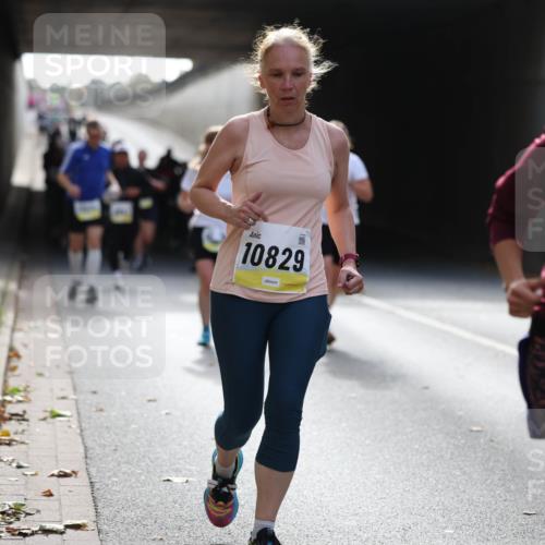 05.10.2025 - 20. swb-Marathon Bremen Michael Strokosch http://msf.ph/oto/9208047 05.10.2025 10:56:17 Laufen 10829, 1101 meine-sportfotos.de
