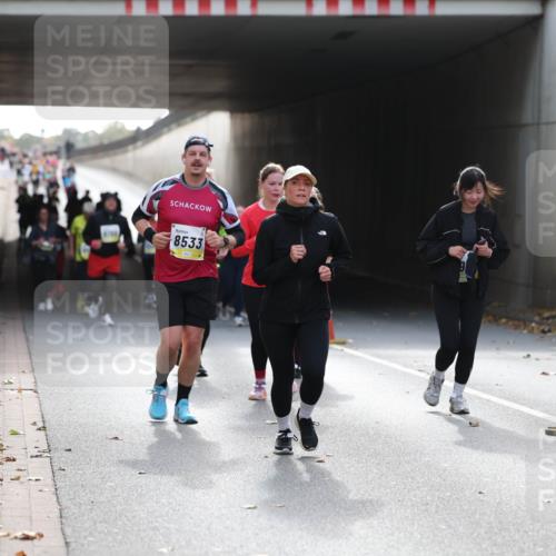 05.10.2025 - 20. swb-Marathon Bremen Michael Strokosch http://msf.ph/oto/9208061 05.10.2025 11:03:15 Laufen 8533 meine-sportfotos.de