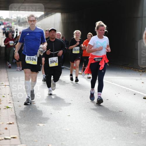 05.10.2025 - 20. swb-Marathon Bremen Michael Strokosch http://msf.ph/oto/9208064 05.10.2025 10:56:22 Laufen 8324, 11504, 9841, 11538 meine-sportfotos.de