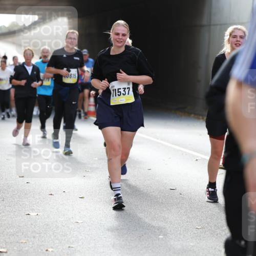 05.10.2025 - 20. swb-Marathon Bremen Michael Strokosch http://msf.ph/oto/9208078 05.10.2025 10:56:25 Laufen 9324, 615, 11537 meine-sportfotos.de