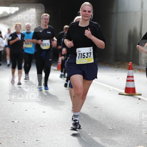 05.10.2025 - 20. swb-Marathon Bremen Michael Strokosch http://msf.ph/oto/9208081 05.10.2025 10:56:26 Laufen 8226, 10615, 11537, 01838, 1153, 01837 meine-sportfotos.de