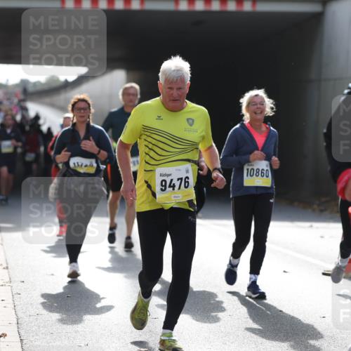 05.10.2025 - 20. swb-Marathon Bremen Michael Strokosch http://msf.ph/oto/9208104 05.10.2025 11:03:25 Laufen 02365, 9476, 10860, 64, 9760 meine-sportfotos.de