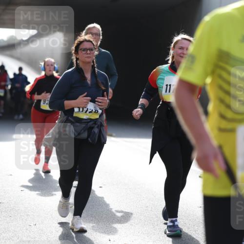 05.10.2025 - 20. swb-Marathon Bremen Michael Strokosch http://msf.ph/oto/9208114 05.10.2025 11:03:27 Laufen 11725, 117, 9476 meine-sportfotos.de
