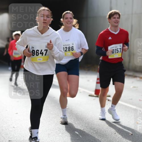 05.10.2025 - 20. swb-Marathon Bremen Michael Strokosch http://msf.ph/oto/9208116 05.10.2025 10:56:32 Laufen 9647, 1286, 0157 meine-sportfotos.de