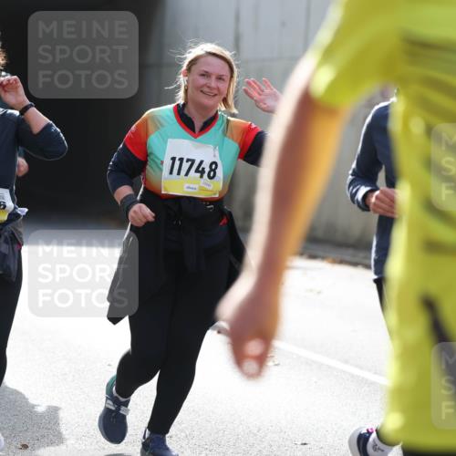 05.10.2025 - 20. swb-Marathon Bremen Michael Strokosch http://msf.ph/oto/9208117 05.10.2025 11:03:28 Laufen 11725, 11748, 02545, 94 meine-sportfotos.de