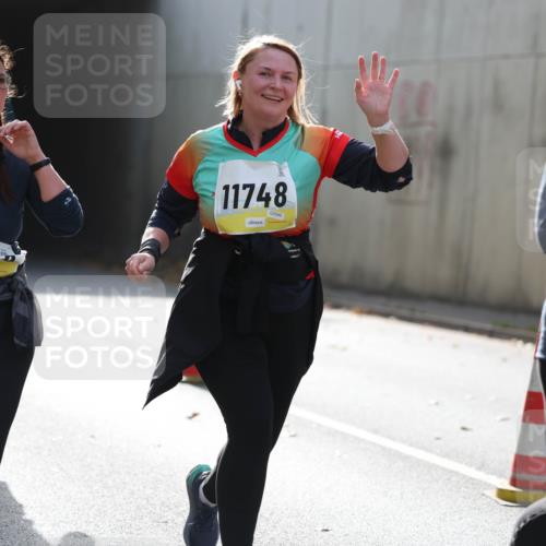 05.10.2025 - 20. swb-Marathon Bremen Michael Strokosch http://msf.ph/oto/9208119 05.10.2025 11:03:28 Laufen 11748, 02545, 10860 meine-sportfotos.de