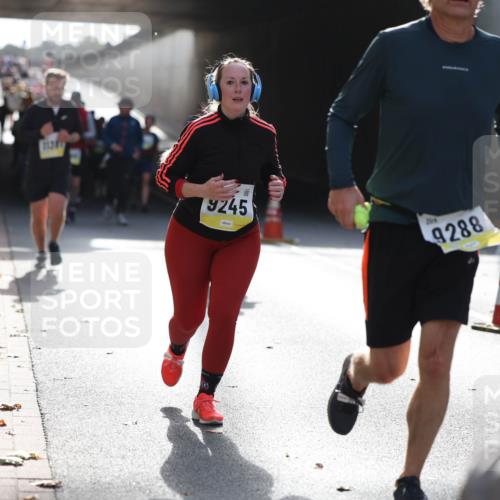 05.10.2025 - 20. swb-Marathon Bremen Michael Strokosch http://msf.ph/oto/9208125 05.10.2025 11:03:30 Laufen 11381, 9245, 9288 meine-sportfotos.de