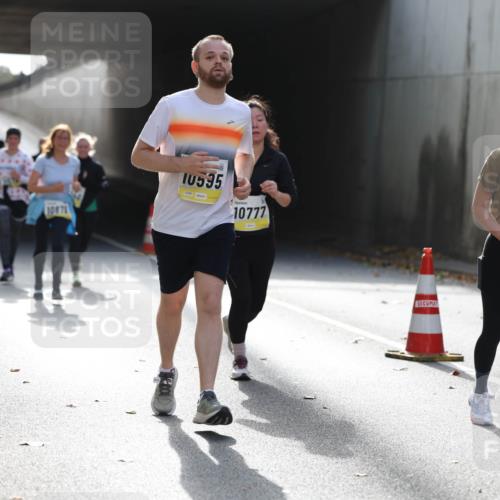 05.10.2025 - 20. swb-Marathon Bremen Michael Strokosch http://msf.ph/oto/9208138 05.10.2025 10:56:39 Laufen 10595, 10777, 68 meine-sportfotos.de