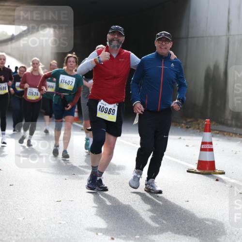05.10.2025 - 20. swb-Marathon Bremen Michael Strokosch http://msf.ph/oto/9208165 05.10.2025 11:03:37 Laufen 10596, 11536, 11407, 10969 meine-sportfotos.de