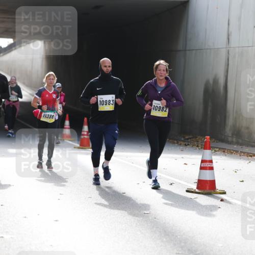 05.10.2025 - 20. swb-Marathon Bremen Michael Strokosch http://msf.ph/oto/9208168 05.10.2025 10:56:46 Laufen 3228, 1735, 11386, 10983, 10982, 00 meine-sportfotos.de