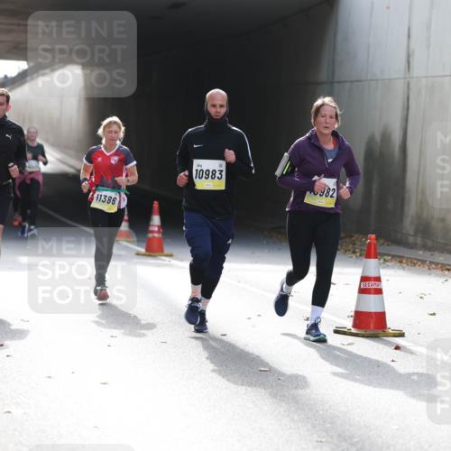 05.10.2025 - 20. swb-Marathon Bremen Michael Strokosch http://msf.ph/oto/9208170 05.10.2025 10:56:46 Laufen 1735, 11386, 10983, 982, 00 meine-sportfotos.de