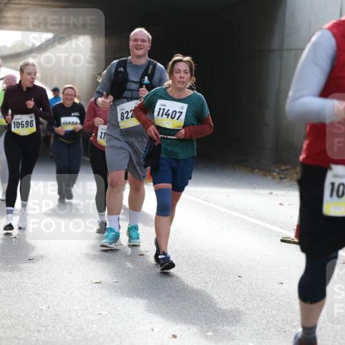 05.10.2025 - 20. swb-Marathon Bremen Michael Strokosch http://msf.ph/oto/9208175 05.10.2025 11:03:39 Laufen 10596, 822, 11407, 10969 meine-sportfotos.de