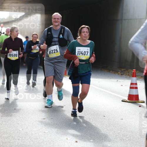 05.10.2025 - 20. swb-Marathon Bremen Michael Strokosch http://msf.ph/oto/9208177 05.10.2025 11:03:39 Laufen 10596, 8225, 11407, 10969 meine-sportfotos.de