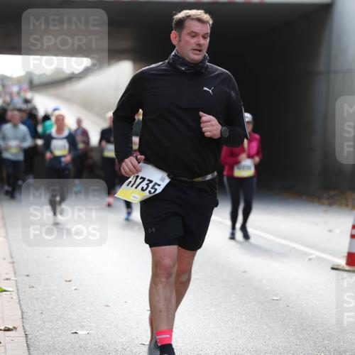 05.10.2025 - 20. swb-Marathon Bremen Michael Strokosch http://msf.ph/oto/9208189 05.10.2025 10:56:49 Laufen 1735, 19, 11386, 01827 meine-sportfotos.de