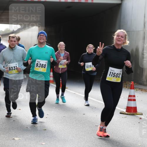 05.10.2025 - 20. swb-Marathon Bremen Michael Strokosch http://msf.ph/oto/9208209 05.10.2025 10:56:55 Laufen 9360, 105, 933, 10167, 11502 meine-sportfotos.de