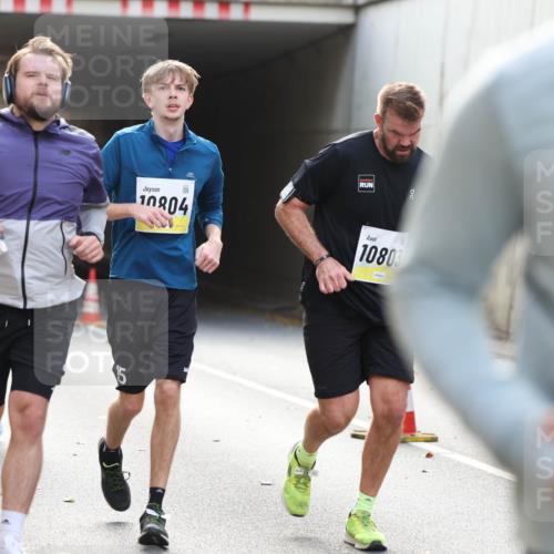 05.10.2025 - 20. swb-Marathon Bremen Michael Strokosch http://msf.ph/oto/9208222 05.10.2025 10:56:59 Laufen 10734, 5, 10804, 1080, 93 meine-sportfotos.de