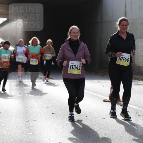 05.10.2025 - 20. swb-Marathon Bremen Michael Strokosch http://msf.ph/oto/9208254 05.10.2025 11:03:56 Laufen 11342, 10146, 11263, 10235, 10476, 10236, 00 meine-sportfotos.de