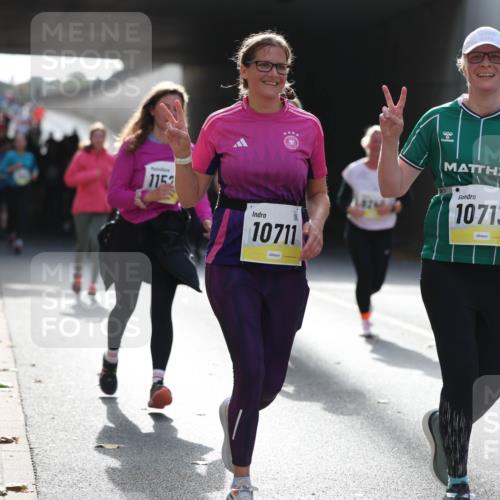 05.10.2025 - 20. swb-Marathon Bremen Michael Strokosch http://msf.ph/oto/9208285 05.10.2025 10:57:15 Laufen 1153, 10711, 10713 meine-sportfotos.de