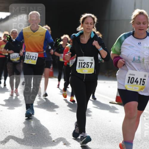 05.10.2025 - 20. swb-Marathon Bremen Michael Strokosch http://msf.ph/oto/9208297 05.10.2025 11:04:02 Laufen 10288, 1055, 10333, 11257, 10415, 29 meine-sportfotos.de