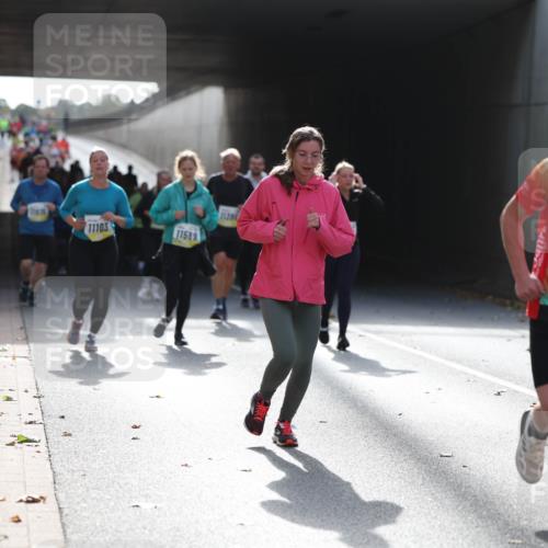 05.10.2025 - 20. swb-Marathon Bremen Michael Strokosch http://msf.ph/oto/9208302 05.10.2025 10:57:18 Laufen 11103, 11589, 1130, 10656 meine-sportfotos.de