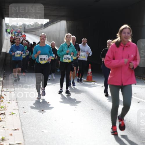 05.10.2025 - 20. swb-Marathon Bremen Michael Strokosch http://msf.ph/oto/9208305 05.10.2025 10:57:19 Laufen 11615, 11103, 11589, 10271 meine-sportfotos.de