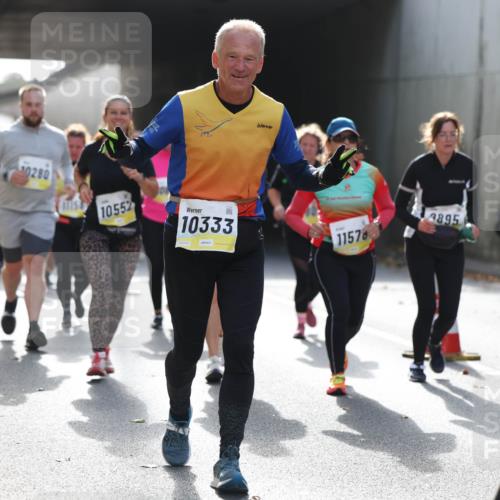 05.10.2025 - 20. swb-Marathon Bremen Michael Strokosch http://msf.ph/oto/9208306 05.10.2025 11:04:04 Laufen 0280, 10552, 10333, 11578, 3895, 112 meine-sportfotos.de