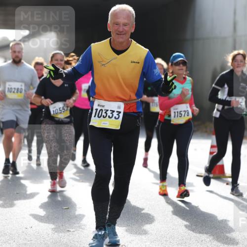 05.10.2025 - 20. swb-Marathon Bremen Michael Strokosch http://msf.ph/oto/9208308 05.10.2025 11:04:04 Laufen 10280, 10557, 10333, 11578 meine-sportfotos.de