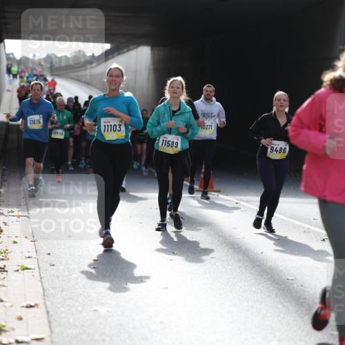 05.10.2025 - 20. swb-Marathon Bremen Michael Strokosch http://msf.ph/oto/9208309 05.10.2025 10:57:20 Laufen 11615, 10446, 11103, 11589, 10271, 9486 meine-sportfotos.de