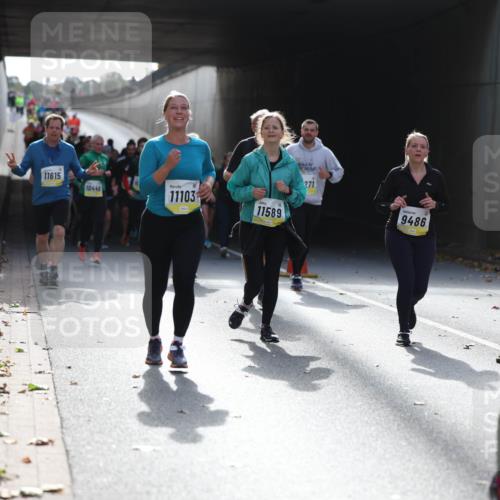 05.10.2025 - 20. swb-Marathon Bremen Michael Strokosch http://msf.ph/oto/9208312 05.10.2025 10:57:20 Laufen 11615, 10448, 11103, 11589, 271, 9486 meine-sportfotos.de