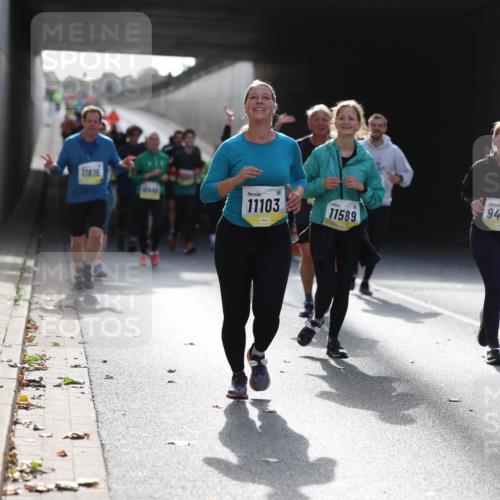 05.10.2025 - 20. swb-Marathon Bremen Michael Strokosch http://msf.ph/oto/9208313 05.10.2025 10:57:21 Laufen 11615, 11103, 11589, 9486 meine-sportfotos.de