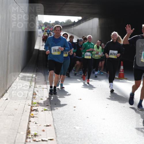 05.10.2025 - 20. swb-Marathon Bremen Michael Strokosch http://msf.ph/oto/9208323 05.10.2025 10:57:23 Laufen 11615, 199, 9662, 10265, 10446, 11 meine-sportfotos.de