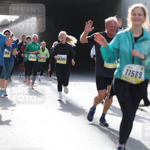 05.10.2025 - 20. swb-Marathon Bremen Michael Strokosch http://msf.ph/oto/9208327 05.10.2025 10:57:23 Laufen 11615, 199, 109, 10446, 66, 0265, 11589 meine-sportfotos.de